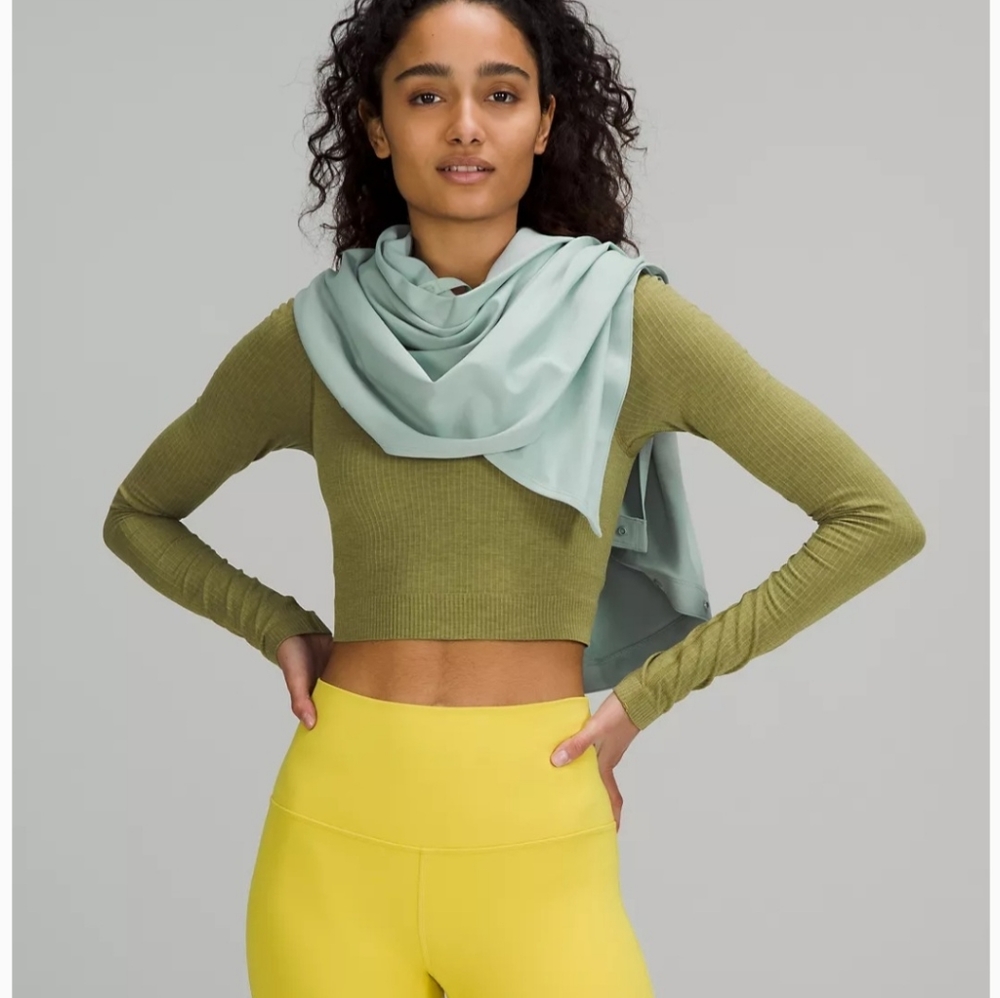 Lulu lemon customizable snap scarf